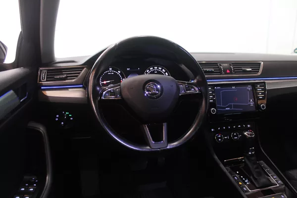 Škoda Superb 2.0TDI DSG STYLE+ Navi LED - foto 38