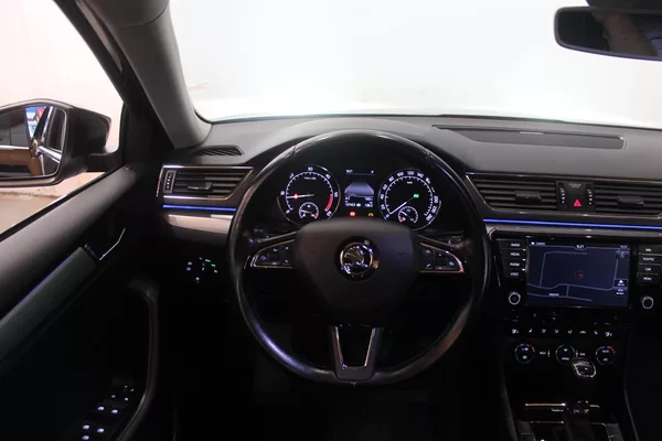Škoda Superb 2.0TDI DSG STYLE+ Navi LED - foto 39