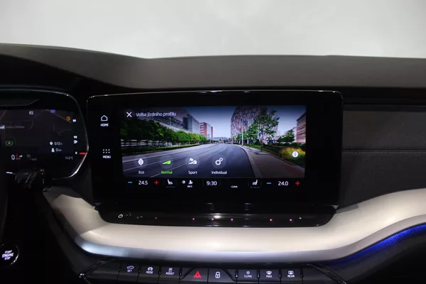 Škoda Octavia IV 2.0TDI DSG Display LED - foto 32