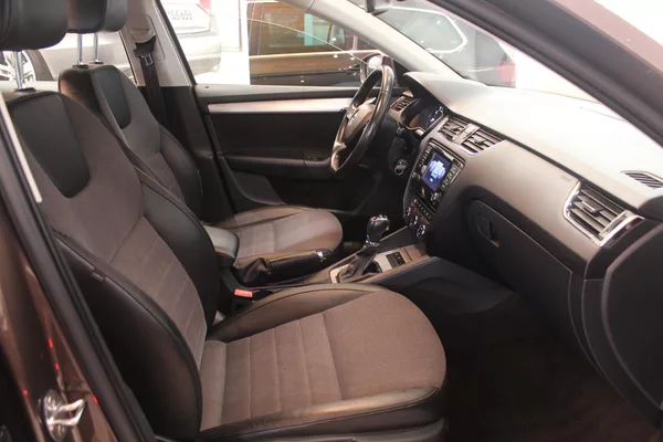 Škoda Octavia 1.2TSI DSG Elegance - foto 21