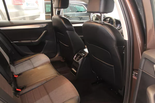 Škoda Octavia 1.2TSI DSG Elegance - foto 22