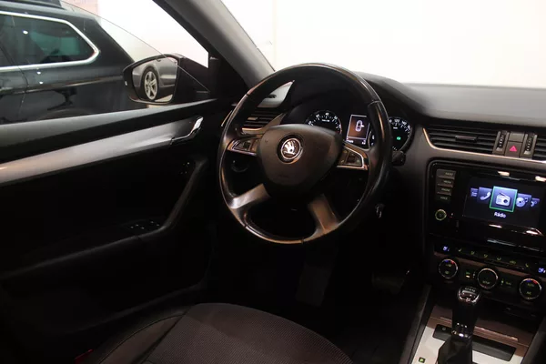Škoda Octavia 1.2TSI DSG Elegance - foto 26