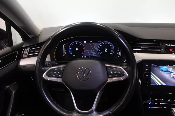 Volkswagen Passat 2.0TDI DSG Display LED - foto 30