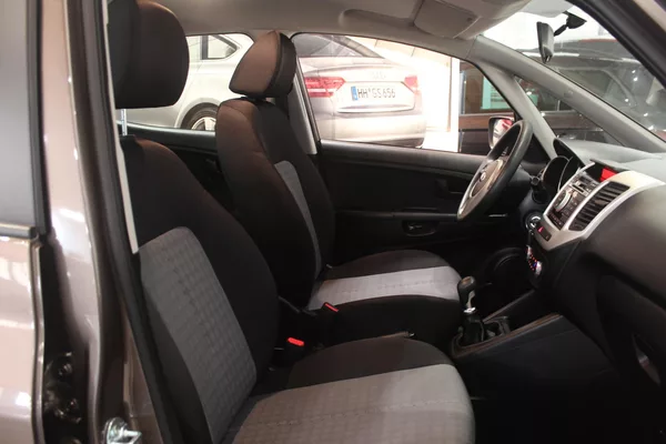 Kia Venga 1.4 66kW Klima ČR - foto 21