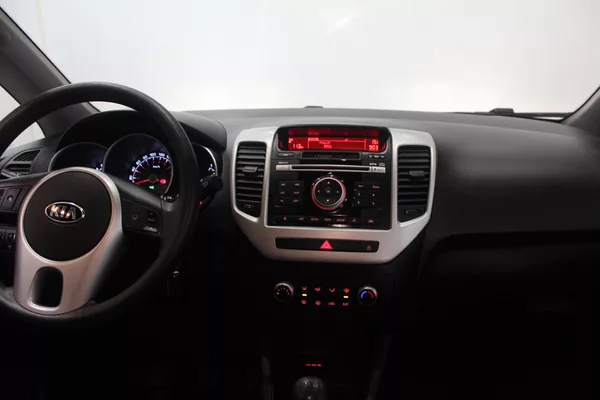Kia Venga 1.4 66kW Klima ČR - foto 25