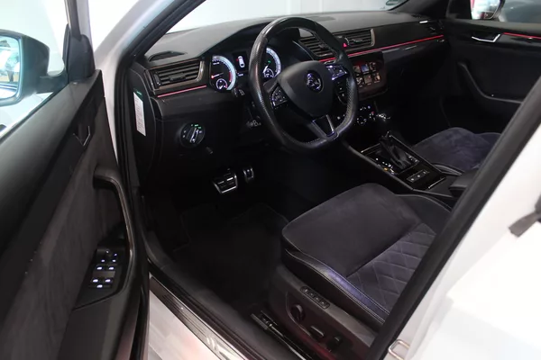 Škoda Superb 2.0TDI DSG Sport-Line Tažné - foto 15