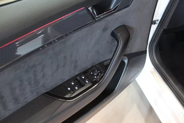 Škoda Superb 2.0TDI DSG Sport-Line Tažné - foto 16
