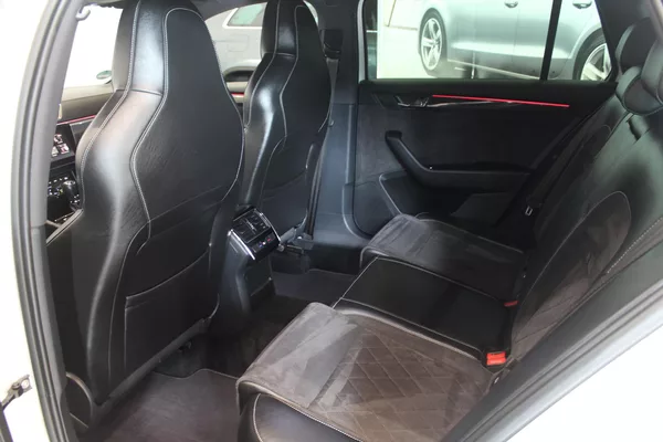 Škoda Superb 2.0TDI DSG Sport-Line Tažné - foto 20