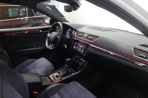 Škoda Superb 2.0TDI DSG Sport-Line Tažné - foto 22