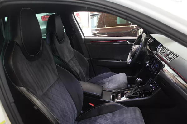 Škoda Superb 2.0TDI DSG Sport-Line Tažné - foto 24