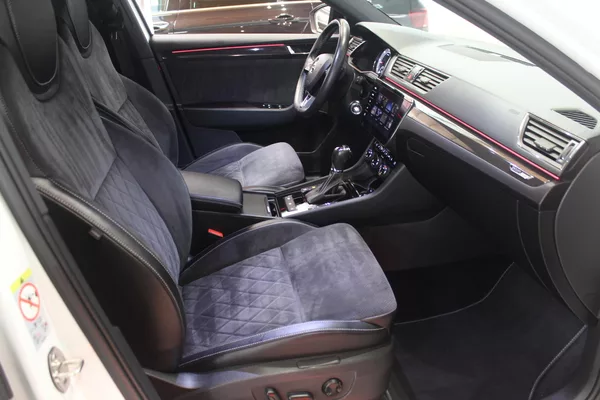 Škoda Superb 2.0TDI DSG Sport-Line Tažné - foto 25