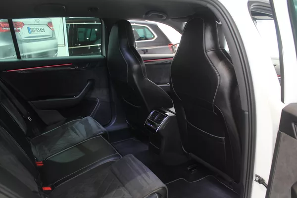 Škoda Superb 2.0TDI DSG Sport-Line Tažné - foto 26