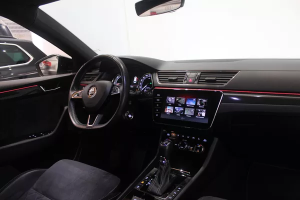 Škoda Superb 2.0TDI DSG Sport-Line Tažné - foto 27