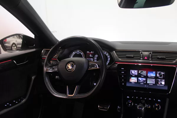 Škoda Superb 2.0TDI DSG Sport-Line Tažné - foto 28