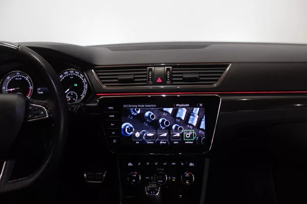 Škoda Superb 2.0TDI DSG Sport-Line Tažné - foto 30