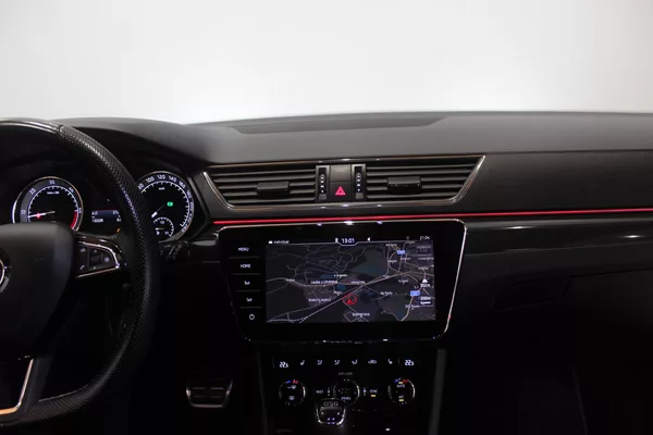 Škoda Superb 2.0TDI DSG Sport-Line Tažné - foto 32
