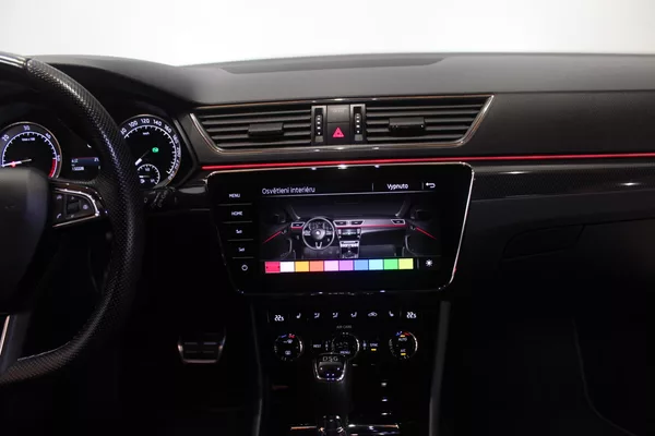 Škoda Superb 2.0TDI DSG Sport-Line Tažné - foto 33