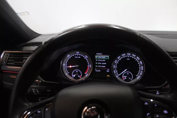Škoda Superb 2.0TDI DSG Sport-Line Tažné - foto 38