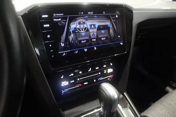 Volkswagen Passat 110kW, Tažné, Nezávislé topení - foto 24