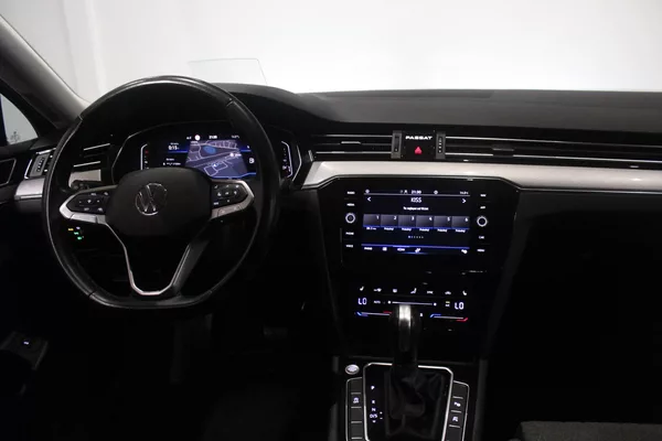 Volkswagen Passat R-Line 110kW,Webasto,360,Tažné - foto 15