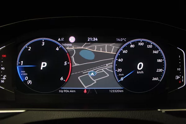 Volkswagen Passat R-Line 110kW,Webasto,360,Tažné - foto 19