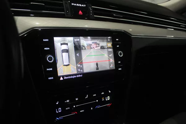 Volkswagen Passat R-Line 110kW,Webasto,360,Tažné - foto 23