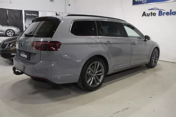 Volkswagen Passat R-Line 110kW,Webasto,360,Tažné - foto 4