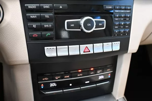 Mercedes-Benz Třídy E 2.2 250T Avantgarde LED CDI - foto 14