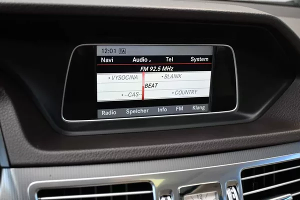 Mercedes-Benz Třídy E 2.2 250T Avantgarde LED CDI - foto 15