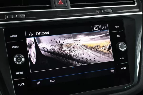 Volkswagen Tiguan 2.0 4Motion LED Matrix DSG ACC - foto 18
