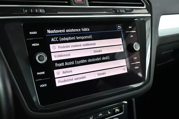 Volkswagen Tiguan 2.0 4Motion LED Matrix DSG ACC - foto 19
