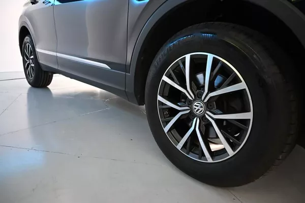 Volkswagen Tiguan 2.0 4Motion LED Matrix DSG ACC - foto 34
