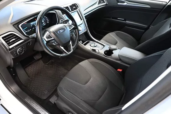 Ford Mondeo 2.0 140 KW LED SONY TITANIUM 8 - foto 12