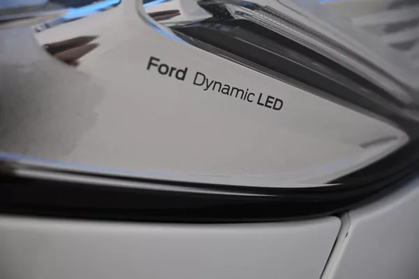Ford Mondeo 2.0 140 KW LED SONY TITANIUM 8 - foto 22