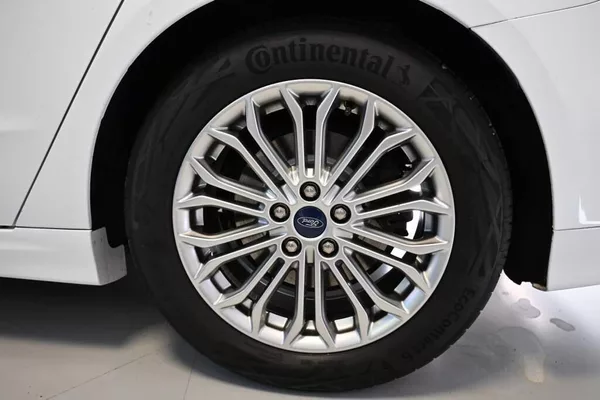 Ford Mondeo 2.0 140 KW LED SONY TITANIUM 8 - foto 31