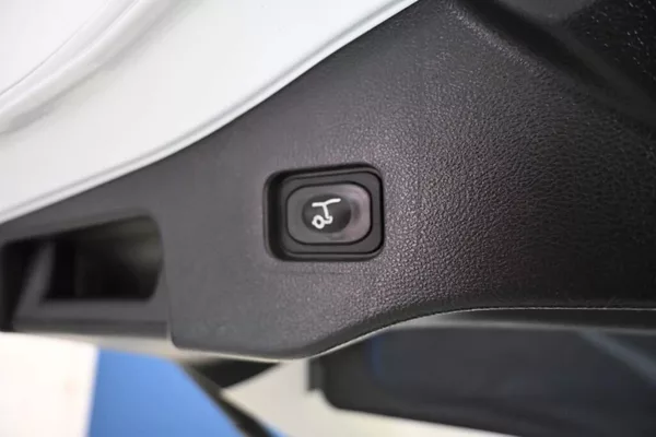 Ford Mondeo 2.0 140 KW LED SONY TITANIUM 8 - foto 9