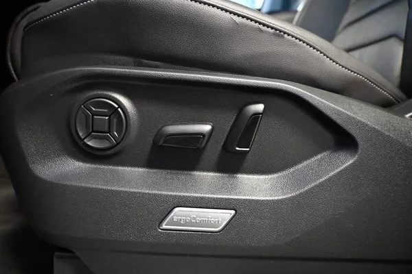 Volkswagen Touareg 3.0 4Motion LED ACC Vzduch Taž - foto 23