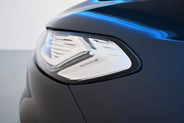 Ford Mondeo 2.0 140 KW LED SONY ACC 8AT EC - foto 29