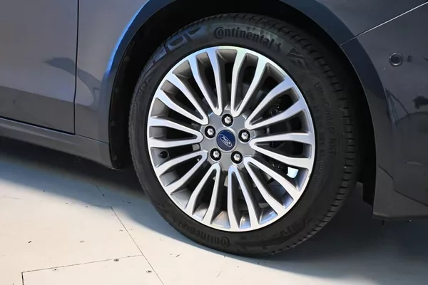 Ford Mondeo 2.0 140 KW LED SONY ACC 8AT EC - foto 37