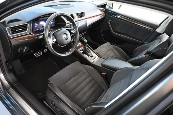 Škoda Superb 2.0 DSG 4x4 SCOUT Matrix LED T - foto 11