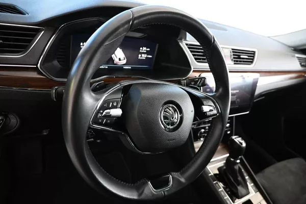 Škoda Superb 2.0 DSG 4x4 SCOUT Matrix LED T - foto 13