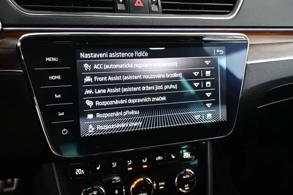 Škoda Superb 2.0 DSG 4x4 SCOUT Matrix LED T - foto 18