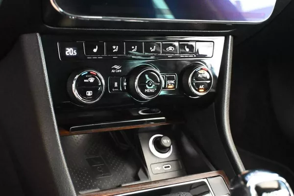 Škoda Superb 2.0 DSG 4x4 SCOUT Matrix LED T - foto 22