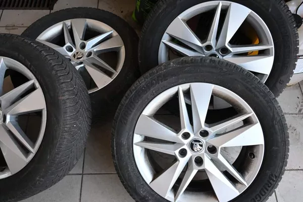Škoda Superb 2.0 DSG 4x4 SCOUT Matrix LED T - foto 38