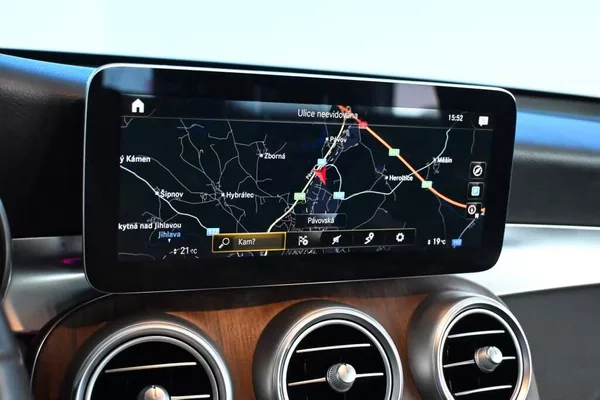 Mercedes-Benz GLC 2.0 300 E 4MATIC 9G-TRONIC LED - foto 16
