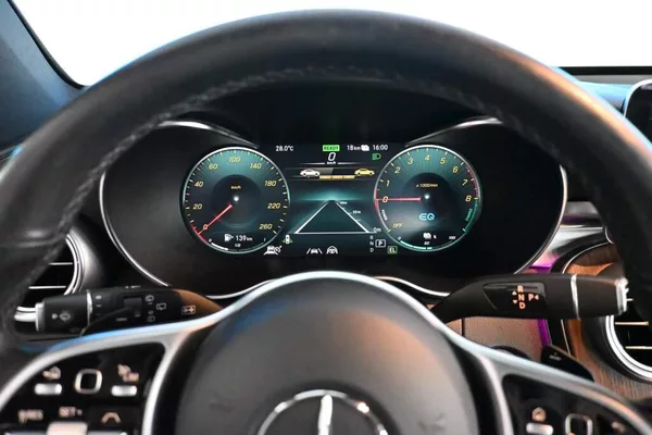 Mercedes-Benz GLC 2.0 300 E 4MATIC 9G-TRONIC LED - foto 40