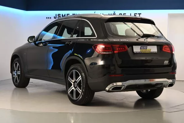 Mercedes-Benz GLC 2.0 300 E 4MATIC 9G-TRONIC LED - foto 7