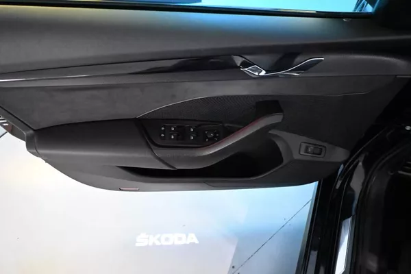 Škoda Octavia 2.0 RS DSG 147KW Matrix LED Vi - foto 16