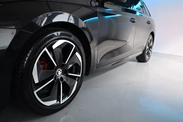 Škoda Octavia 2.0 RS DSG 147KW Matrix LED Vi - foto 36
