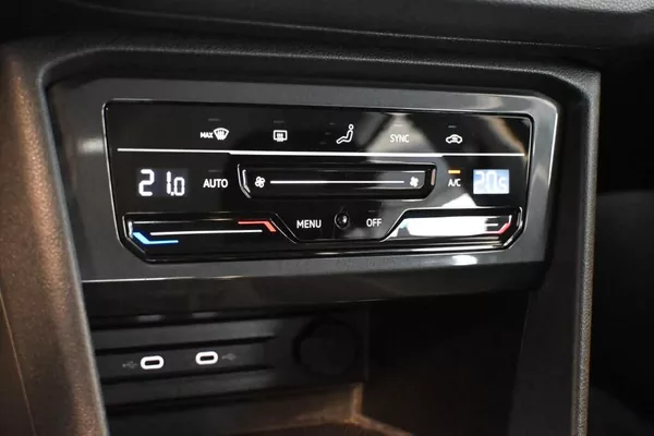 Volkswagen Tiguan 2.0 DSG LED ACC Kamera Tažné T - foto 18